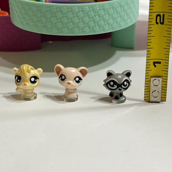 Littlest Pet Shop Teeniest Tiniest Pop Up Mini Playset Racoon, Hamster, Squirrel - Picture 4 of 8